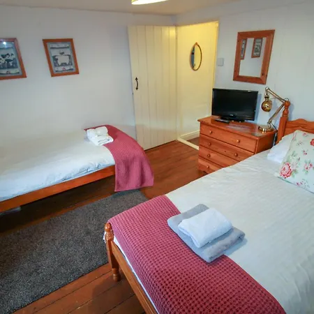 Tatil Evi Greenside Traditional Overlooking Caldbecks Duck Pond