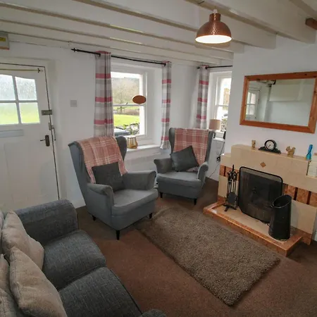 Feriehus Greenside Traditional Overlooking Caldbecks Duck Pond *