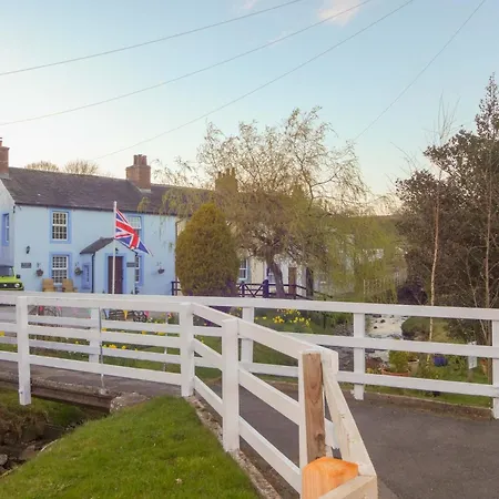 Feriehus Greenside Traditional Overlooking Caldbecks Duck Pond