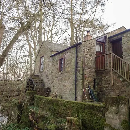 Feriehus Greenside Traditional Overlooking Caldbecks Duck Pond *