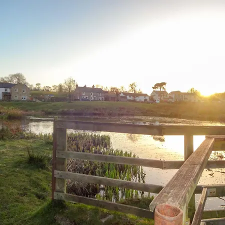 Greenside Traditional Overlooking Caldbecks Duck Pond Feriehus Caldbeck